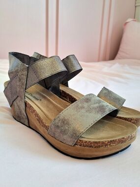 Pierre Dumas Women's Gray Cork Wedge Sandals - Women's 7.5